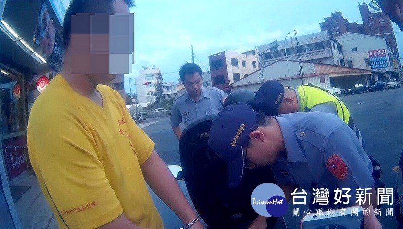男子形跡鬼祟引發巡邏員警注意,經盤查深身分後意外起或藏於香煙盒內的毒品安非他命。