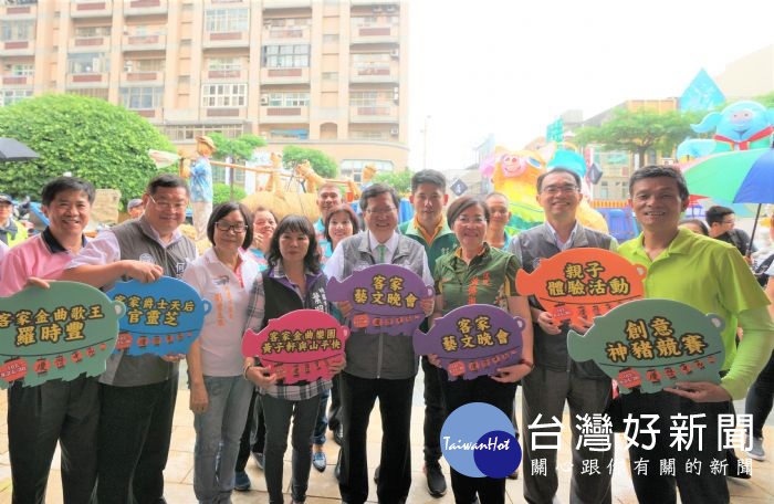 中壢區中元慶典藝術節-創意神豬繞境,鄭文燦市長等貴賓宣告系列活動邀請民眾共襄盛舉