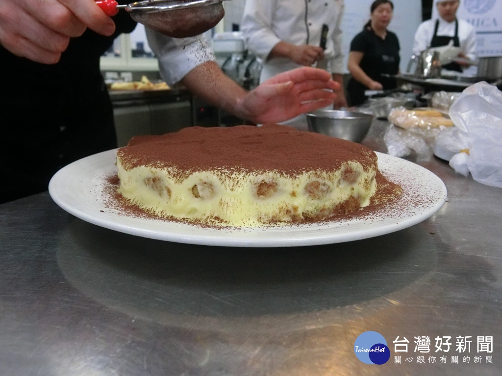 義大利主廚聯盟副總裁CHEF MARCO PESCE製作的非常有義式風味的提拉米蘇。(圖/記者林重鎣攝)