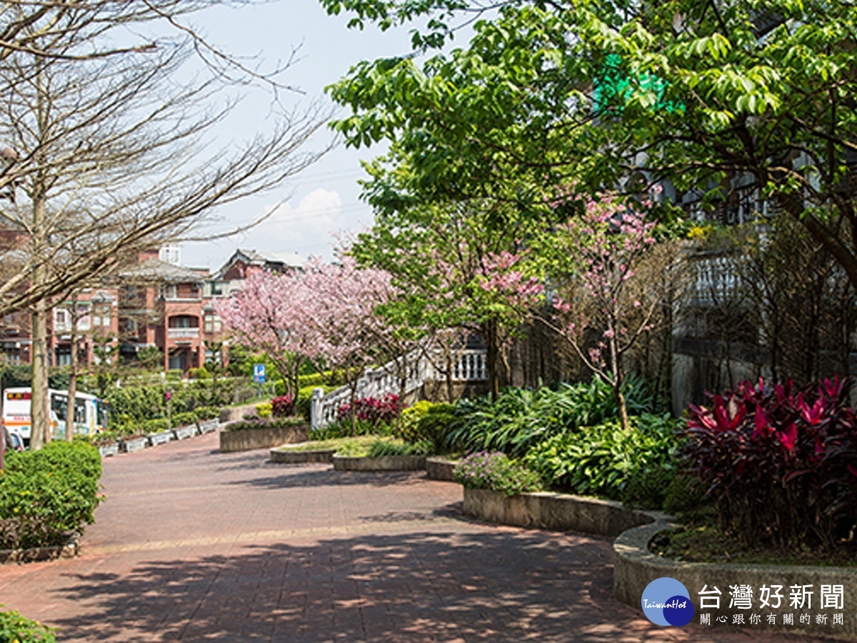 高質感歐風花園小城,四季迷人景致。
