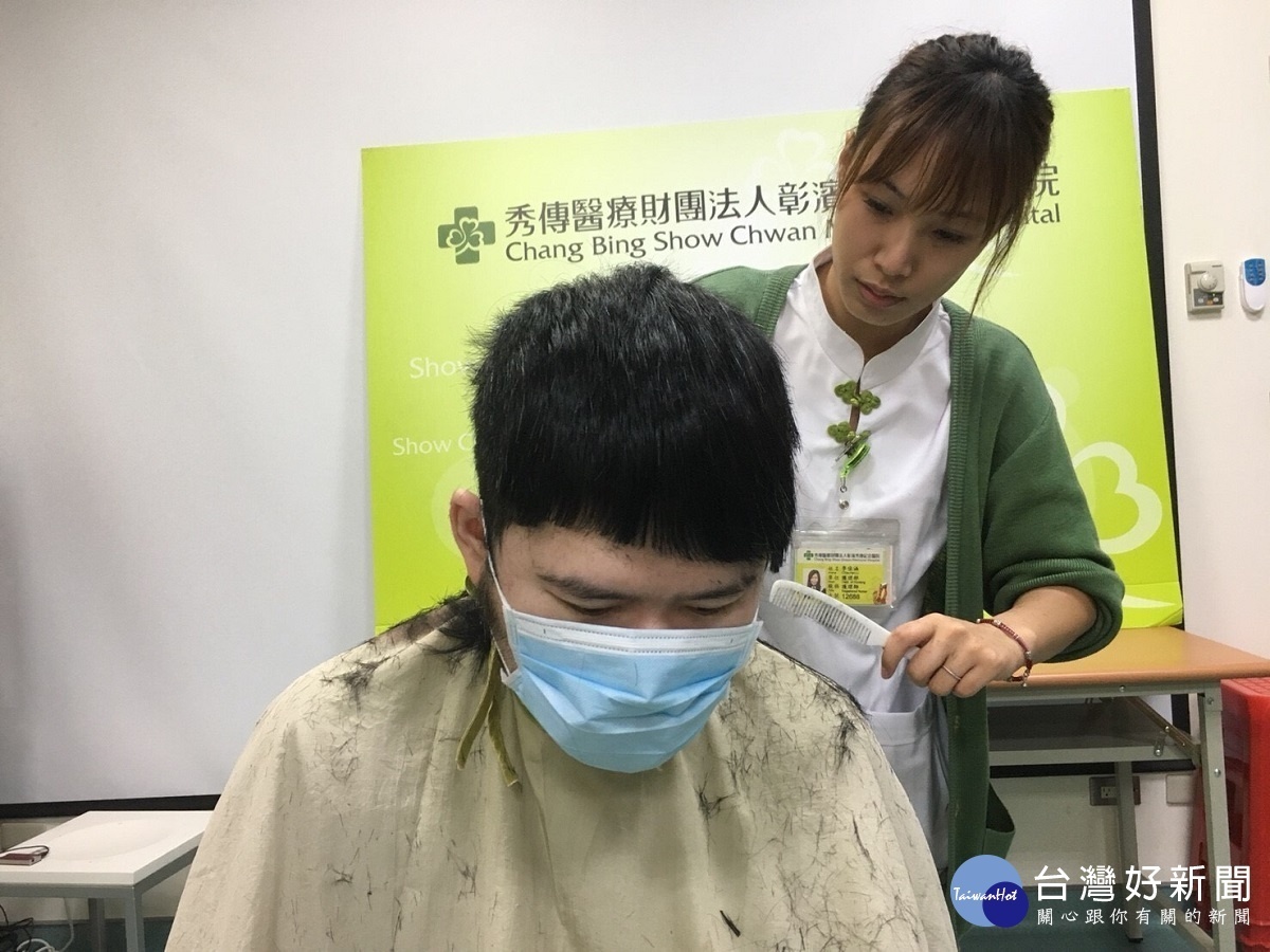 秀傳護理師自學義剪服務弱勢病人 助患者重拾自信與尊嚴