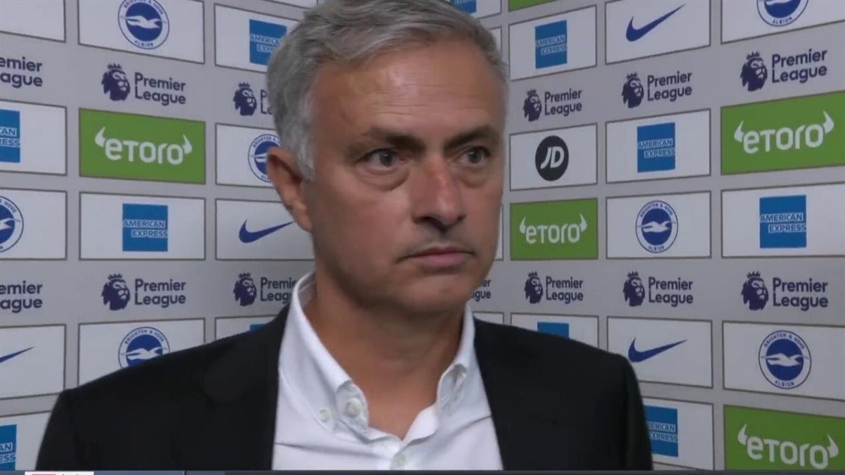 Jose Mourinho在布萊頓俱樂部接受採訪。