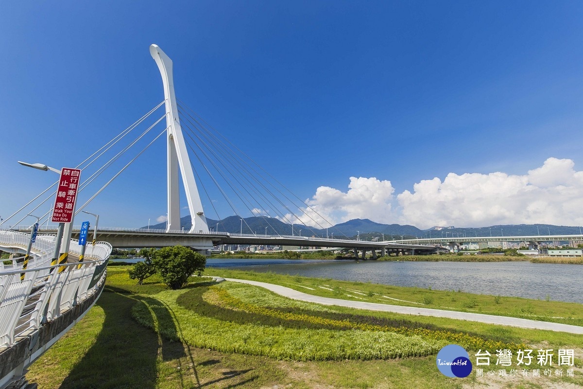 花海地點很靠近社子大橋