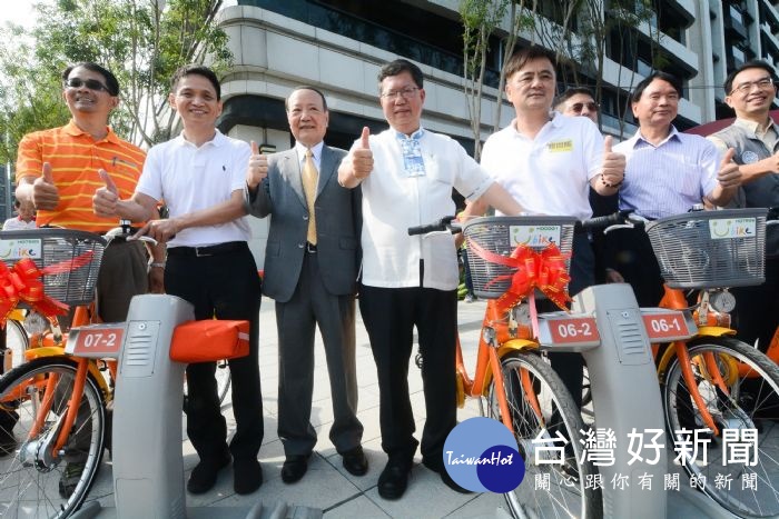 桃園市長鄭文燦,出席桃園市首次YouBike捐站竹風青田社區站啟用活動。