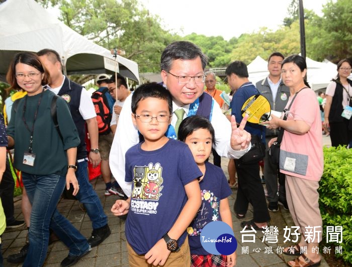 鄭文燦表示,「虎頭山取經趣」活動,呈現廢棄物再利用的理念,宣揚資源回收的重要。