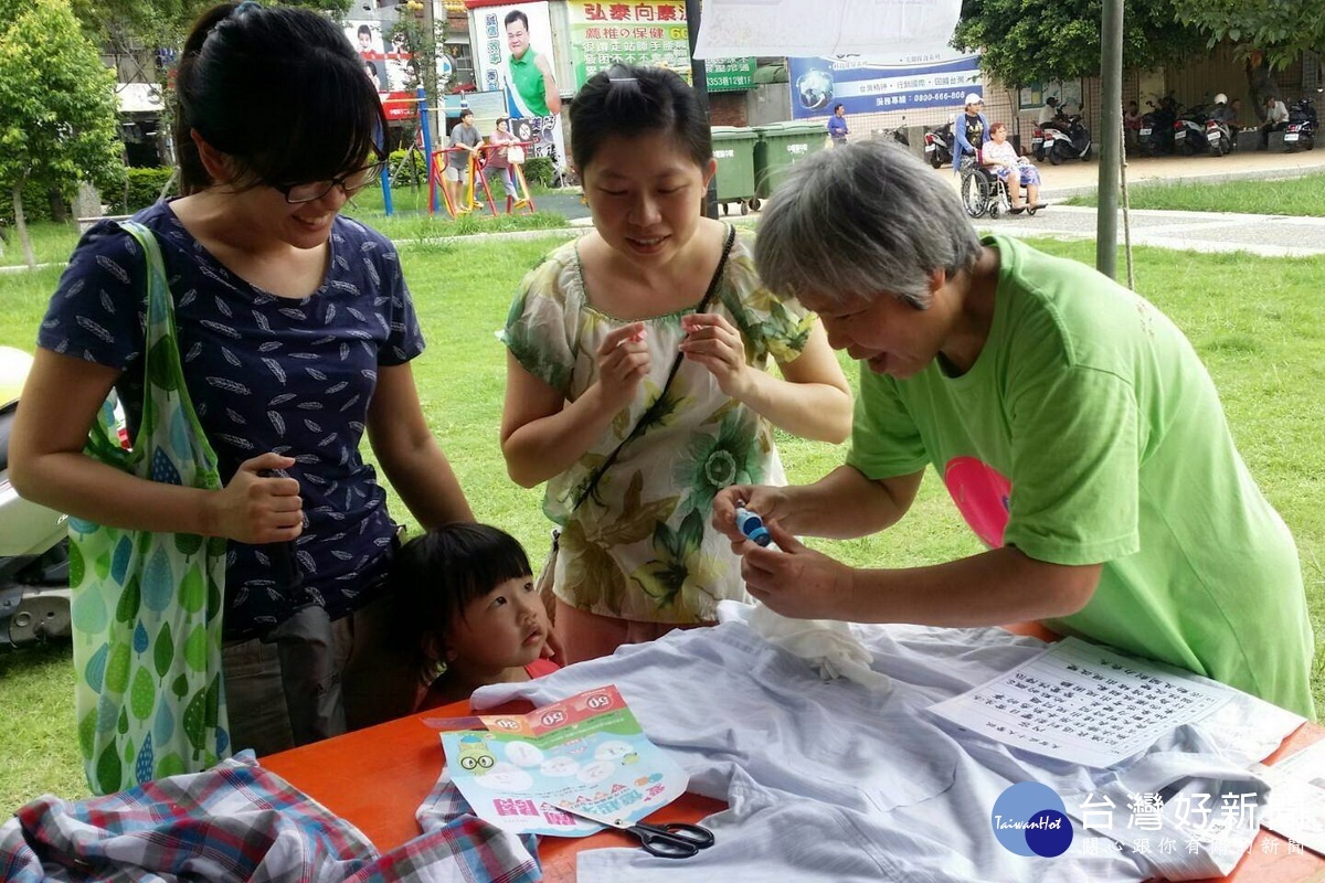 107年國際失智症月系列活動「愛~憶起來園遊會」於中壢區中正公園大草坪熱鬧展開。