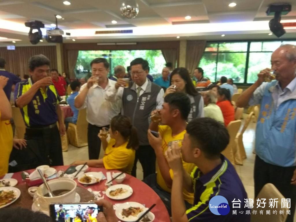 大溪社團民俗技藝協會舉辦感恩餐會,市長鄭文燦特別蒞臨,場面熱烈。