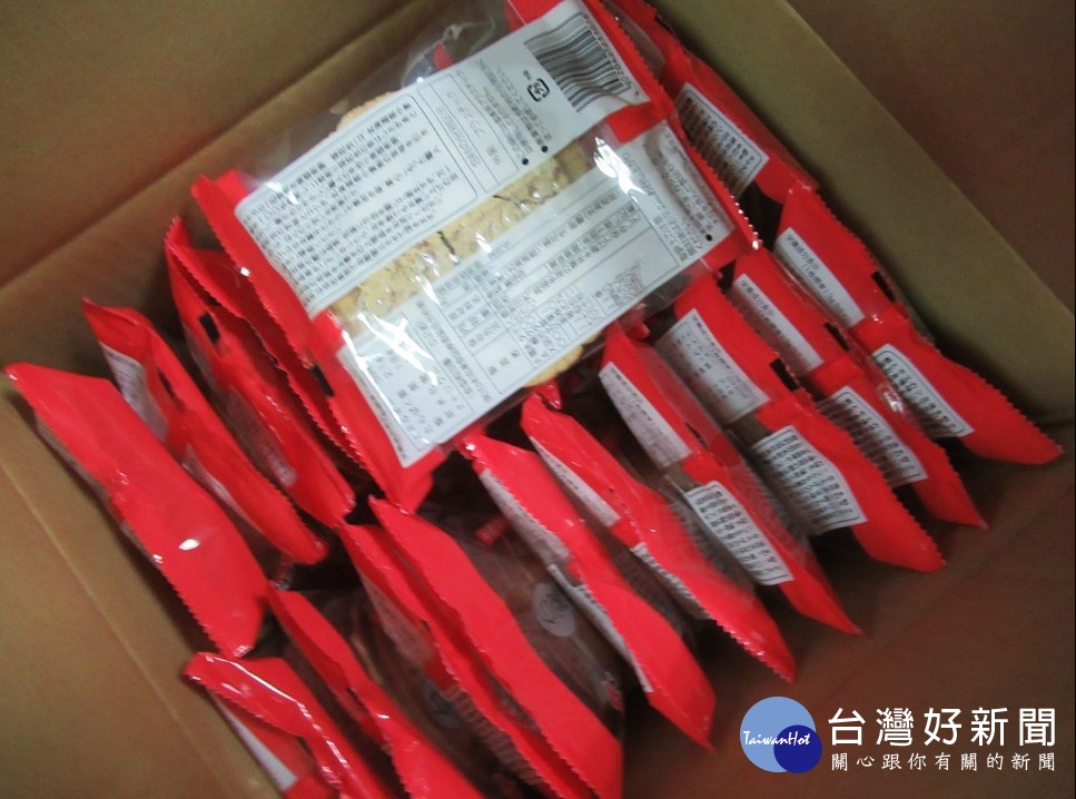 食藥署11日公布最新一批邊境查驗不合格名單,city'super超市進口自日本的兩批花生煎餅,因被驗出產品內含添加物糖精,不符合台灣現行的食品添加物相關規定,因此貨品全被食藥署退運或銷毀,未流入至市面上。(圖/衛福部食藥署)