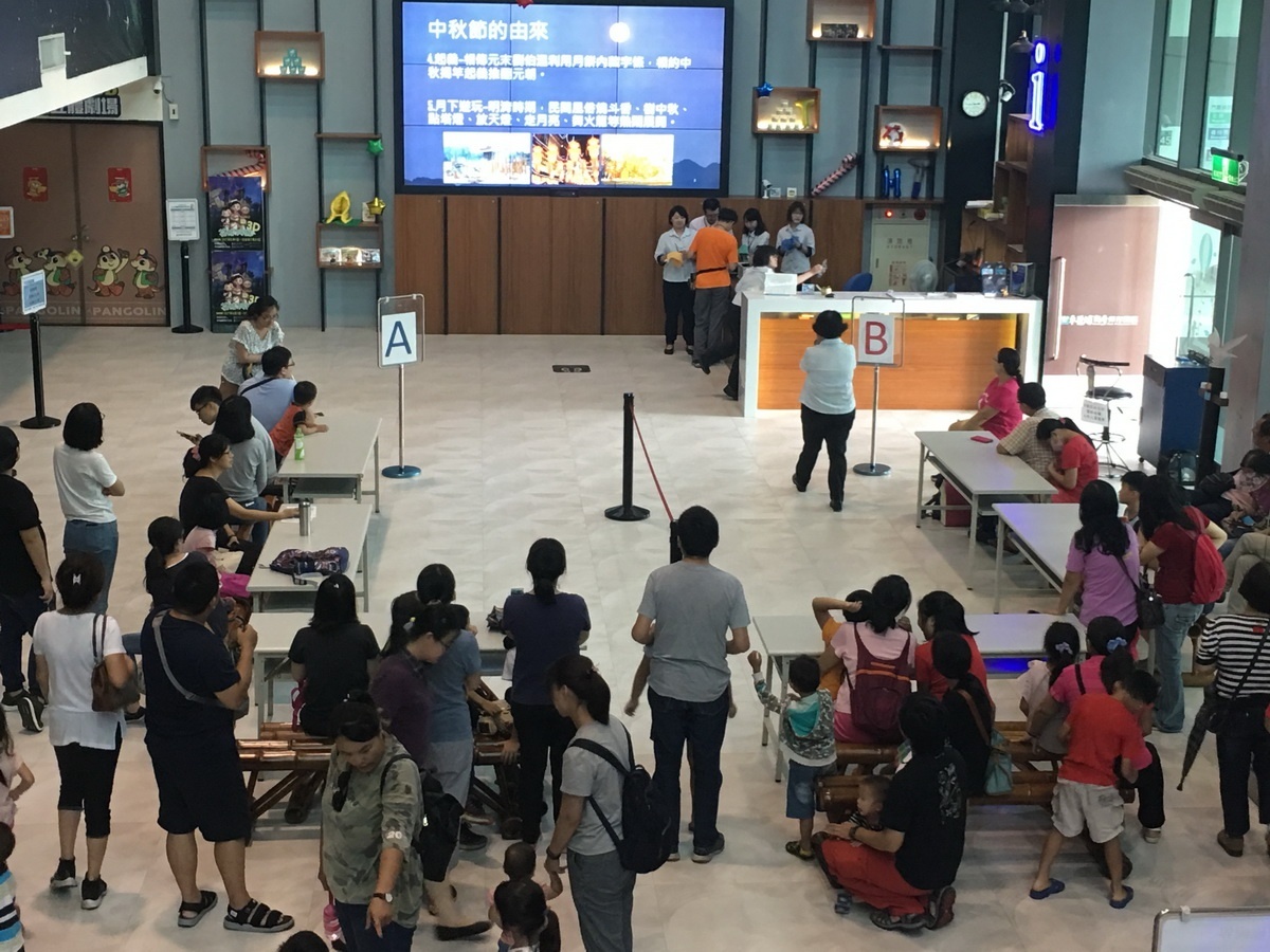 中秋月考王歡迎來挑戰。(記者扶小萍攝)