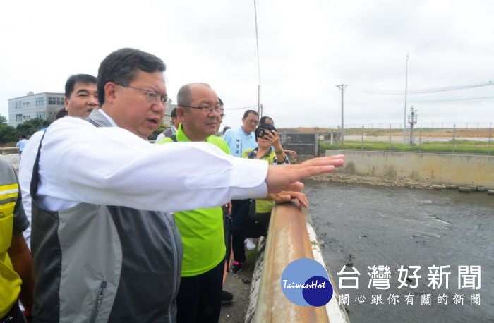 桃園市長鄭文燦午前往大園區，視察埔心溪流域整治工程。