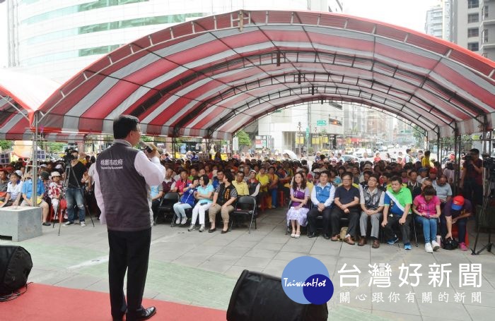 桃園市長鄭文燦前往中壢區銀河廣場,出席「老街溪前瞻基礎建設說明會」