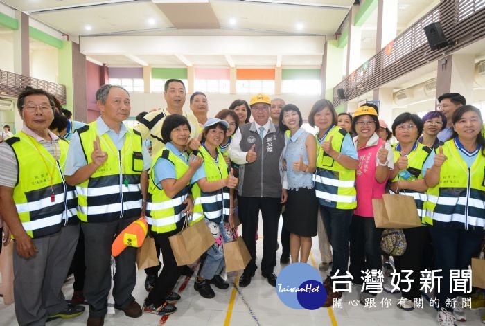 劉慶豐表示，市府與交通部合辦「黃帽戴起來，SAFE跟著來」交通安全宣導活動，培養學童自我保護觀念。