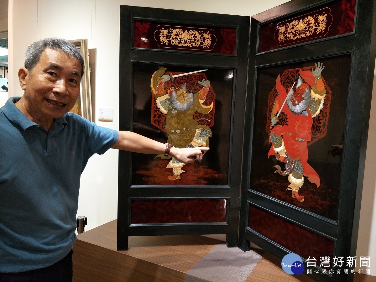 漆藝作品「門神」表現不凡的極致美學,不同於一般宮廟的彩繪。圖/記者鄧富珍攝