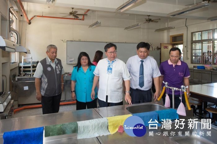 鄭文燦表示,非營利幼兒園具有很大的彈性選擇,有寒、暑假收托,也可收托到晚上7時,提供雙薪家庭更多選項。