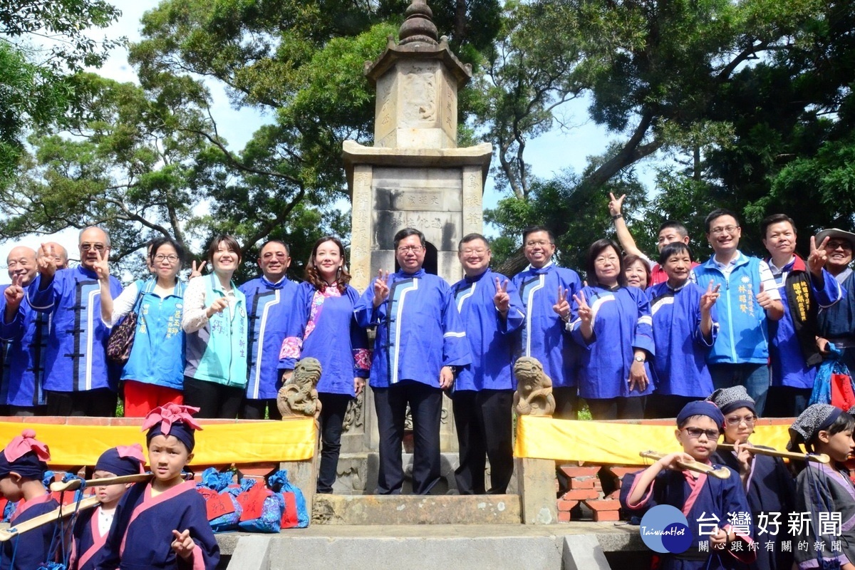 送聖蹟祭典完成後,桃園市長鄭文燦和與會來賓合影。