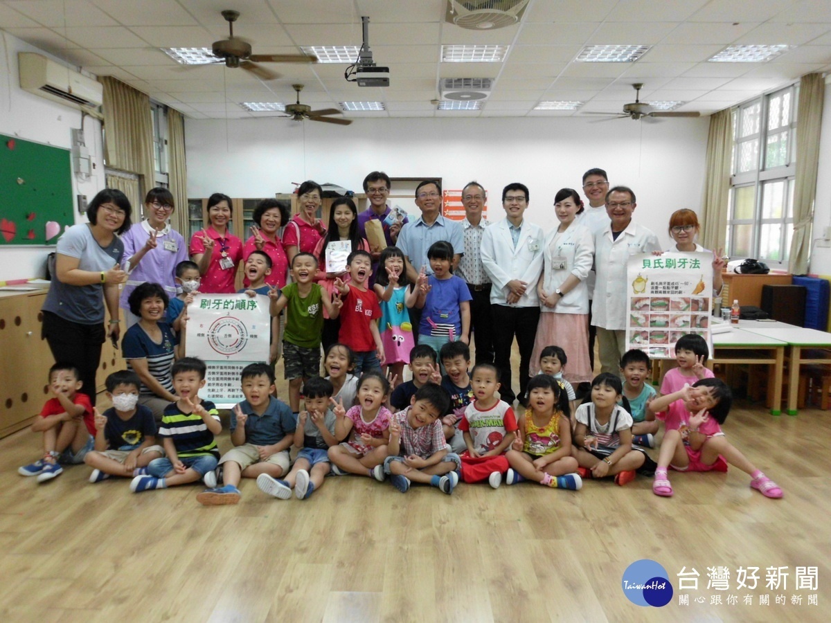 南投縣牙醫師公會告訴幼兒刷牙順序等保護牙齒。(衛生局提供)