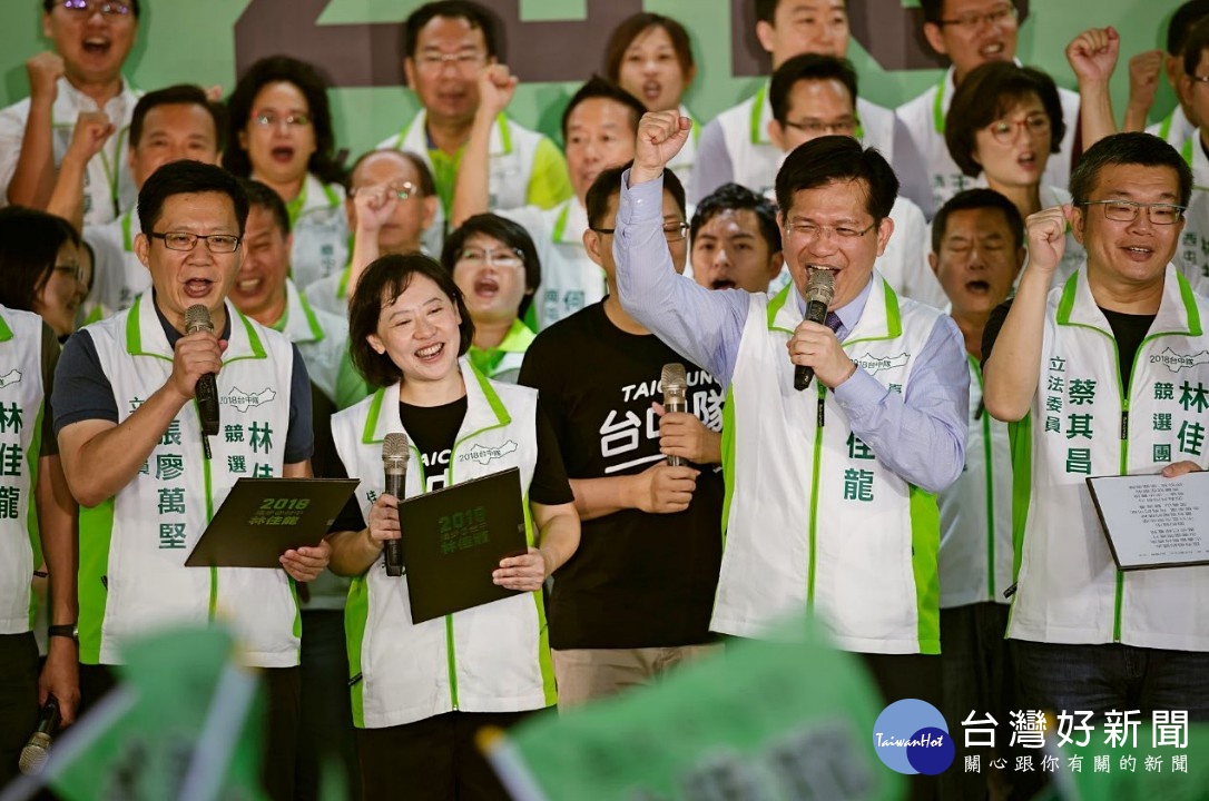 新聞媒體《蘋果日報》今（18）日公布最新台中市長選舉民調，盧秀燕以30.9％的支持度，小贏林佳龍的30.3％，但也有37.7％的台中市民未表態。（圖／林佳龍Facebook）