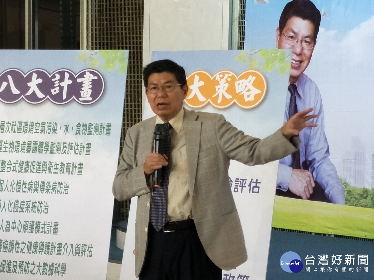 台大公共衛生學院詹長權院說明「群體健康與永續環境之創新暨政策研究中心彰化社區合作」深耕計畫的目的。圖/記者鄧富珍攝