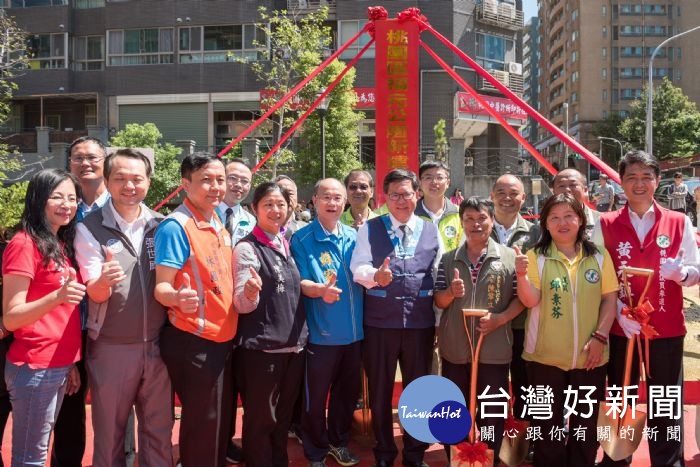 鄭市長表示,設置42個停車位,停車場地下空間設置滯洪池,預計108年6月前完工。
