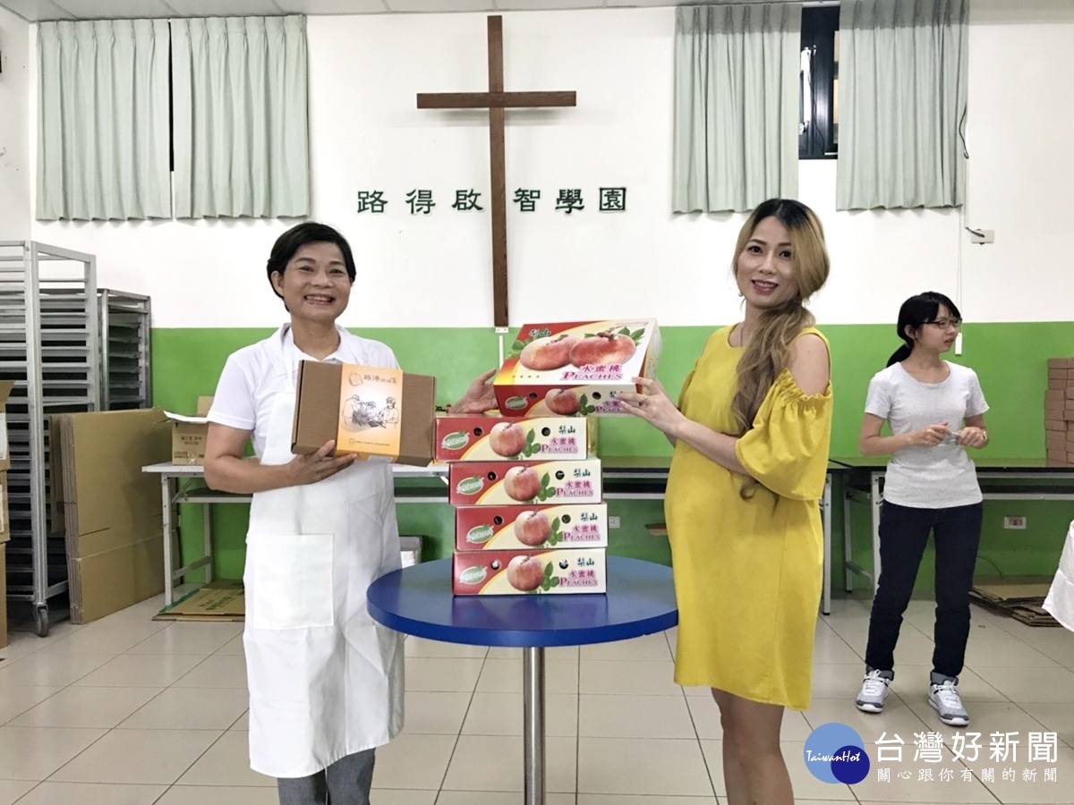 楊麗環走入社福機構 與路得手作餅乾渡中秋