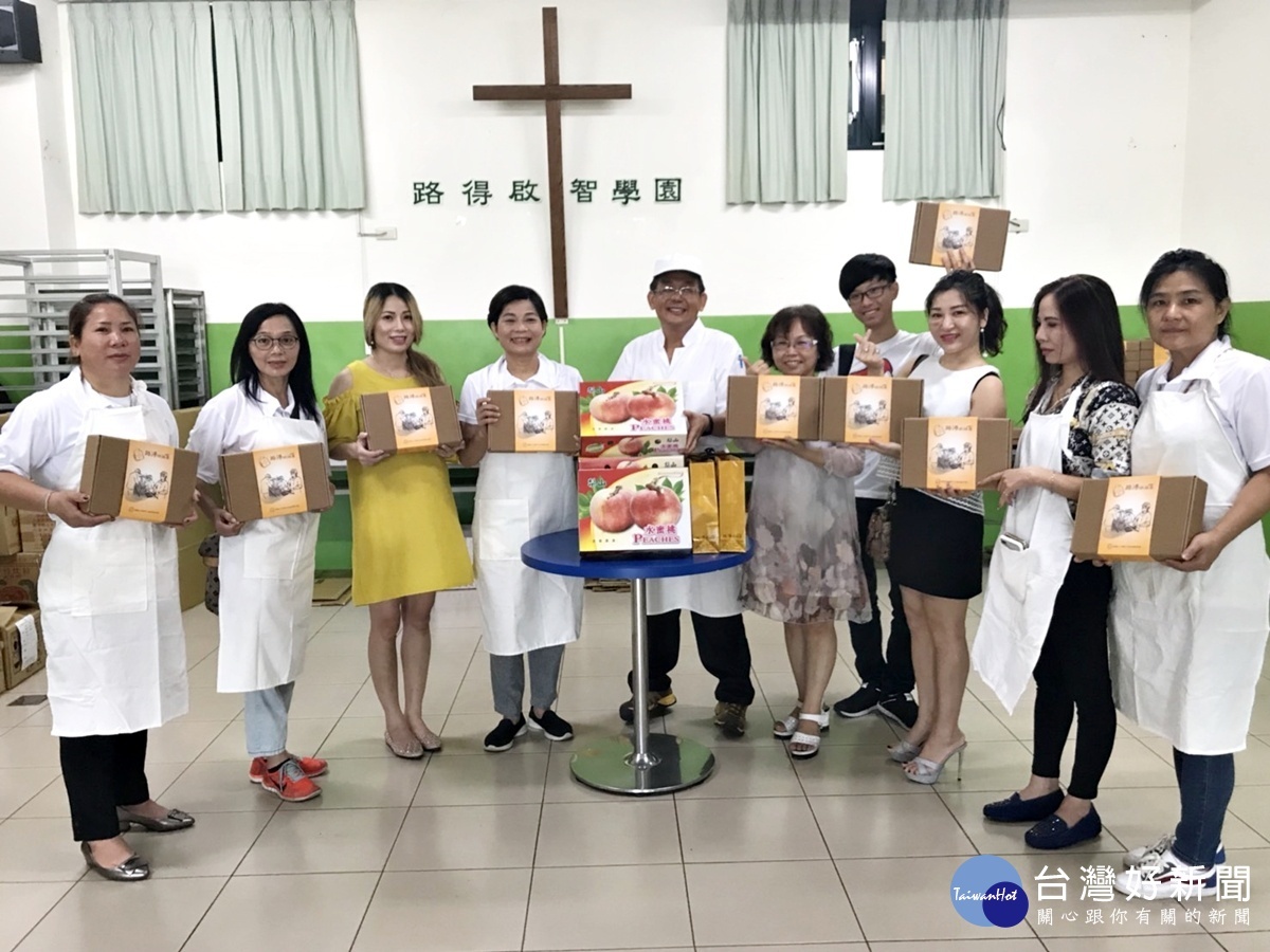 楊麗環走入社福機構 與路得手作餅乾渡中秋