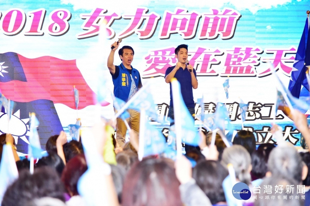 蔣萬安說,女人撐起半片天,透過這力量絕對能讓桃園的選情翻轉過來。