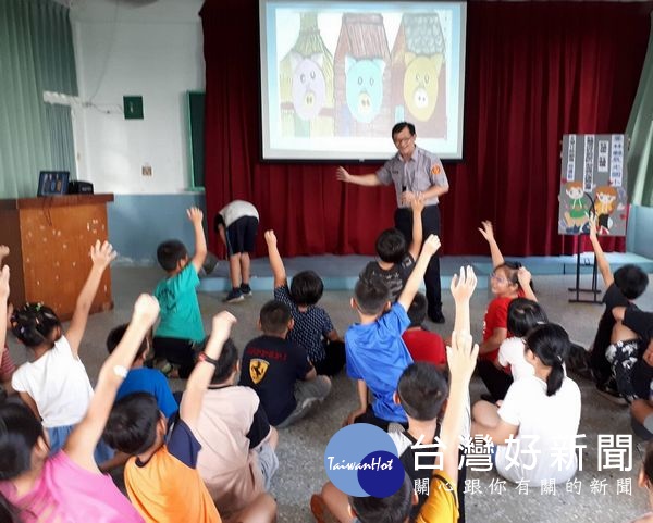 北港警分局舉辦校園巡迴宣導活動,增進學校教職員及學生反毒、防制暴力事件的知識,減少被害發生的機會。