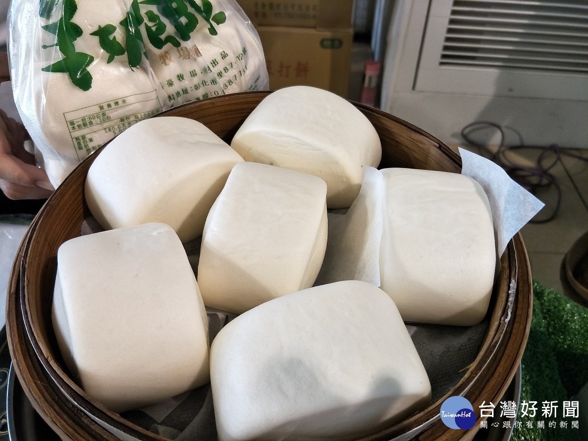 新鮮羊奶製品。圖/記者鄧富珍攝