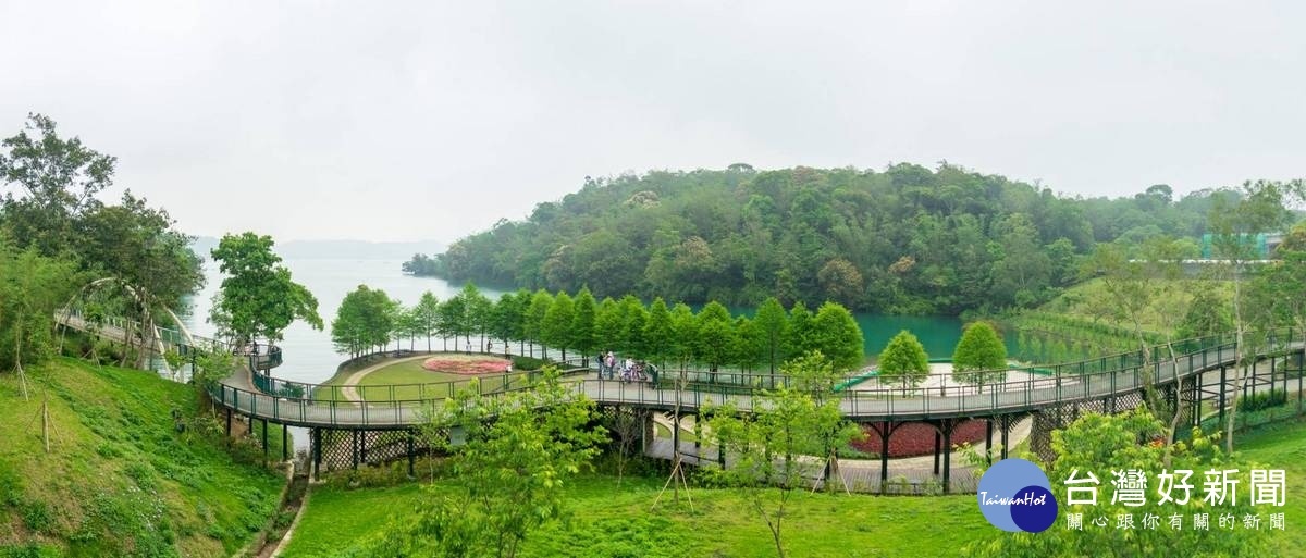 「情定日月-永結同心橋」。