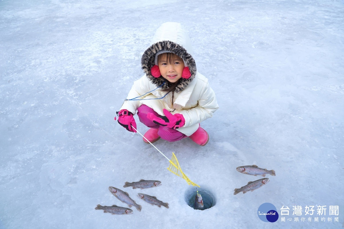 CNN評比冬季七大奇蹟之一！最新潮玩法非華川冰釣莫屬。（圖／喜鴻假期提供）