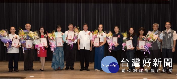 鄭市長表示,鼓勵大家在人生每個階段,都要充滿對知識和文化的興趣,感受教育和生命的意義。