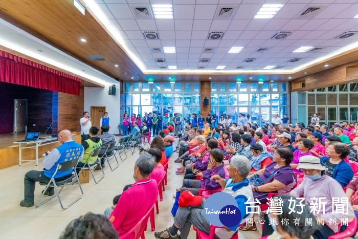 桃園市長鄭文燦,出席中壢區龍東路雨水下水道工程視察說明會。