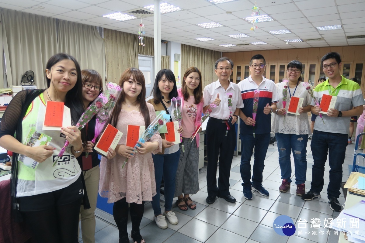 六和高中慶祝一年一度教師節,以「畫話念師恩」為主題,表達對全體教師的感謝與祝賀。