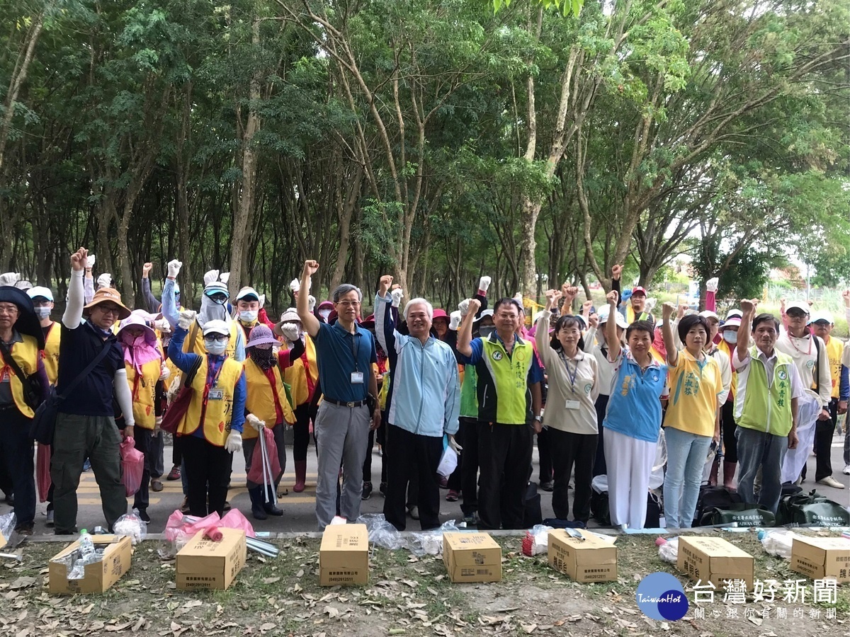 彰縣登革熱防疫大作戰　動員上百員溪州公園大消毒