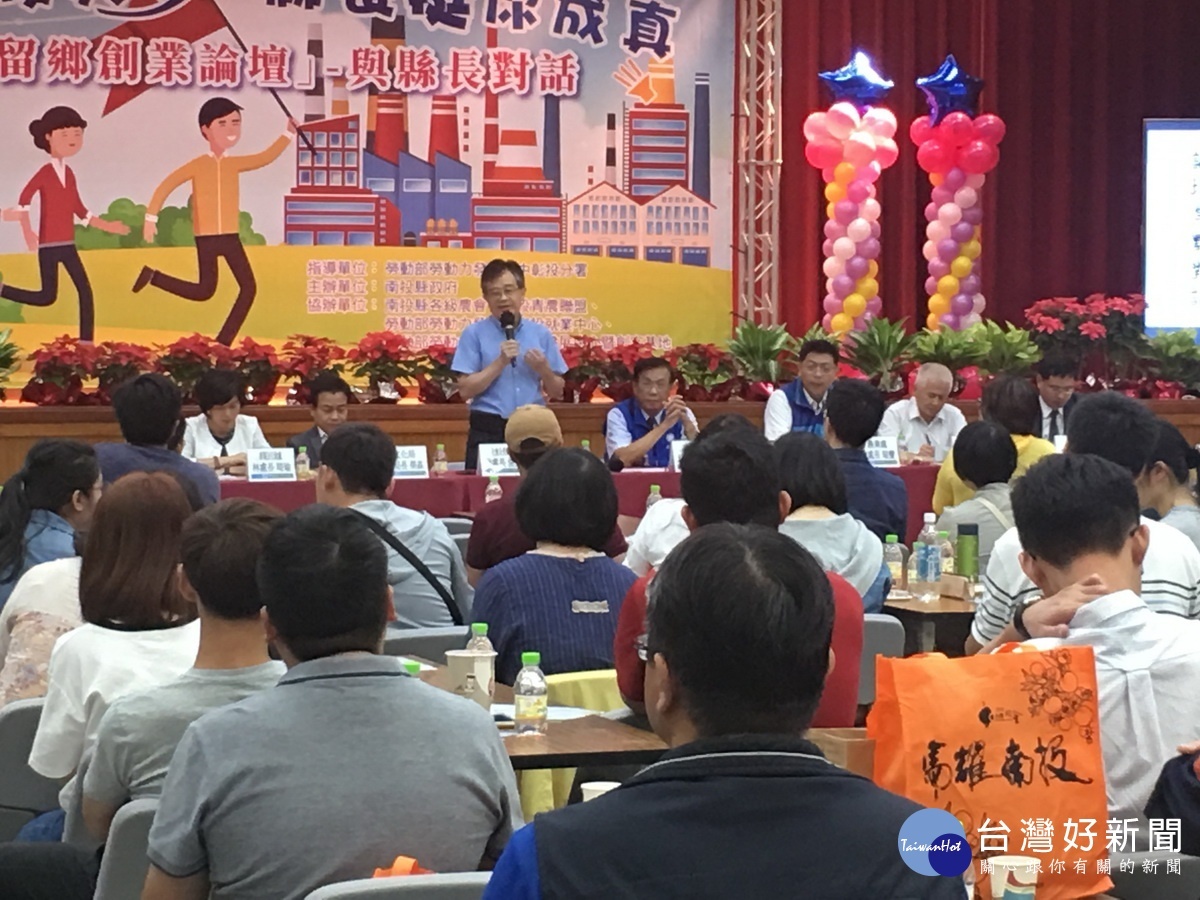 社勞處長林俊梧肯定青年朋友為家鄉樂於付出。(記者扶小萍攝)