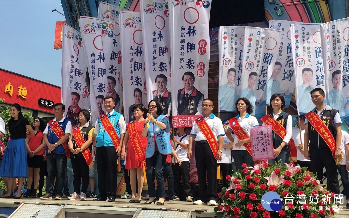 前副總統夫人蔡令怡返鄉為候選人加油推薦。(記者扶小萍攝)