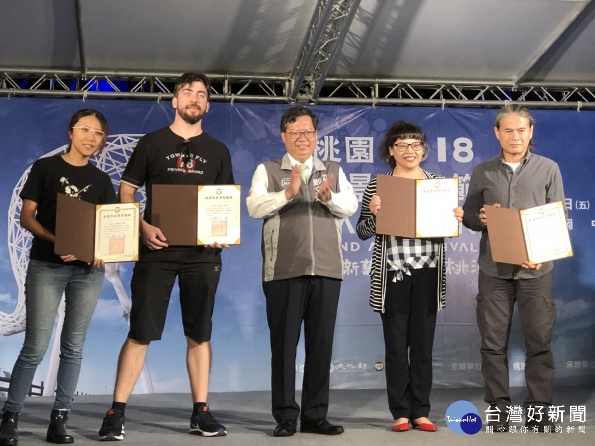 鄭文燦表示,感謝市府團隊的努力外,更感謝今年參與創作、演出的藝術家團隊與在地居民、社團、志工、本地企業的贊助。