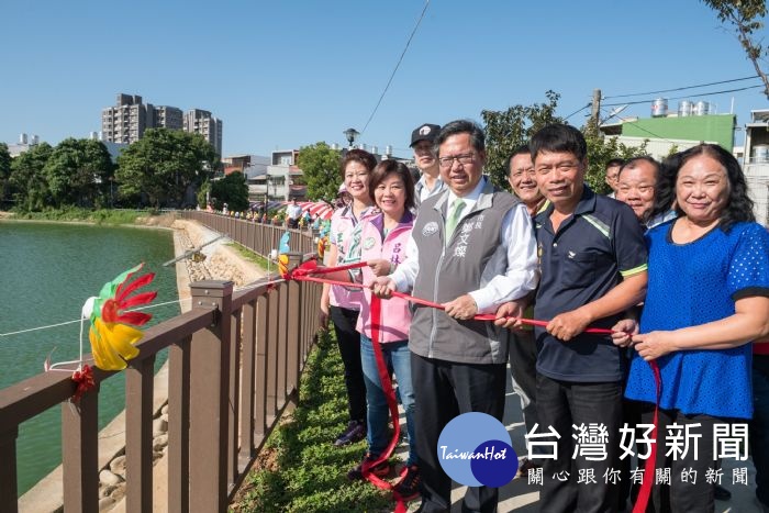 桃園市長鄭文燦前往八德區,出席八德區2-1埤塘景觀美化工程啟用典禮。
