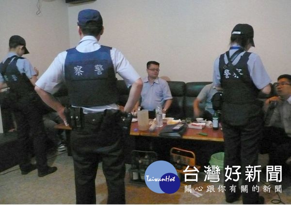 雲林縣警局為避免黑道幫派影響年底九合一選舉，配合檢察署及警政署執行掃黑專案，臨檢不良處所，藉以約制黑幫不法活動及氣燄。