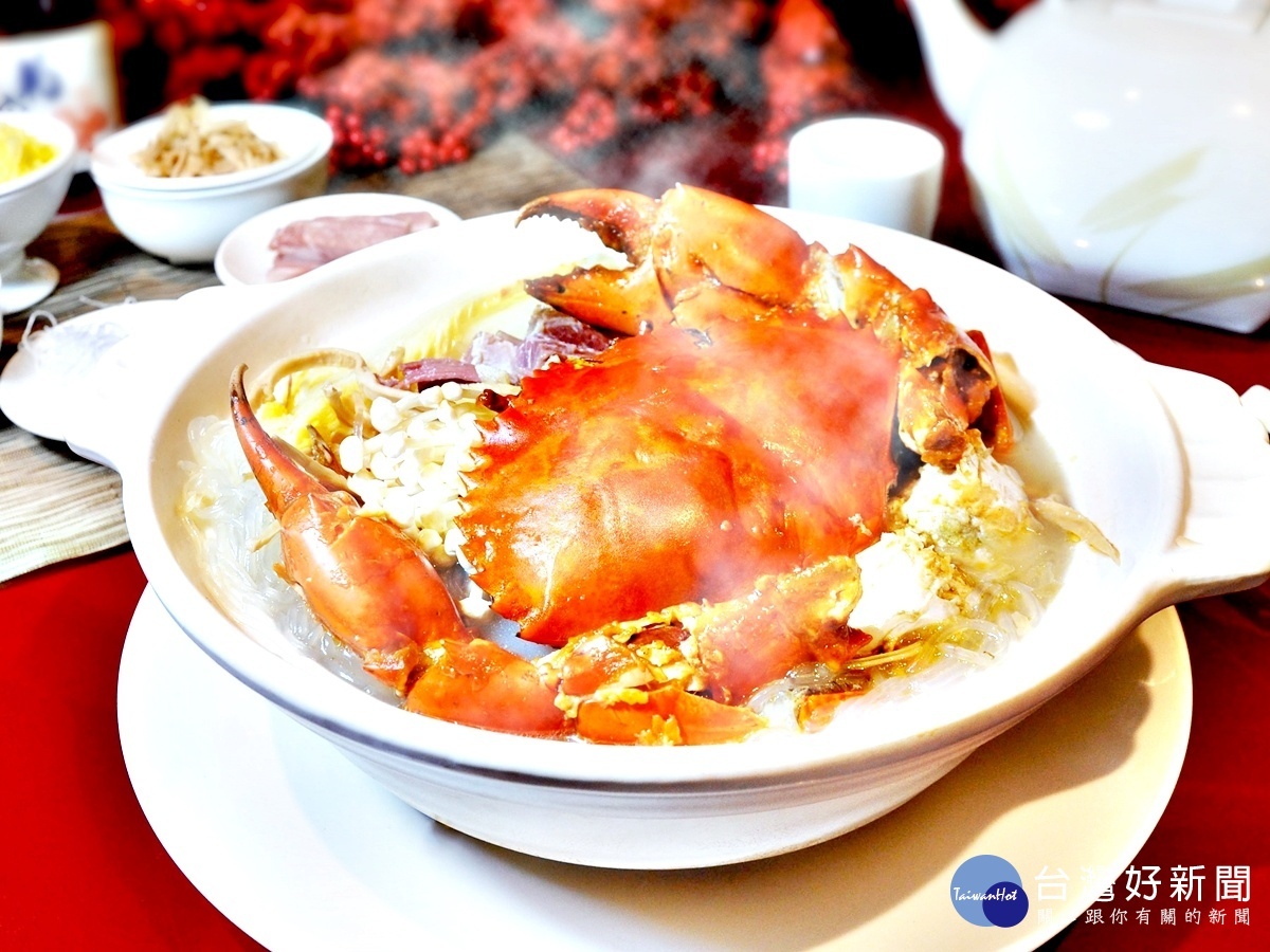 福容大飯店 機場捷運A8推出「秋蟹鮮味煲湯」選用新鮮秋蟹入湯鮮香甘甜
