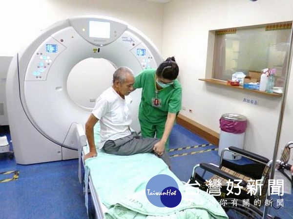 肺癌死亡率名列前茅,北港媽祖醫院提醒鄉親,早期發現、早期治療,是肺癌治療成效提升的不二法門。(記者陳昭宗拍攝)