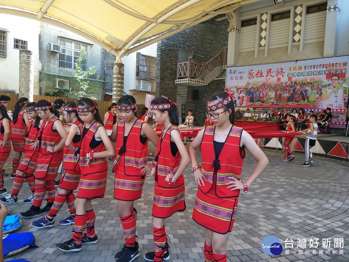 彰化縣原民文化節活動由田中高中帶來傳統舞蹈。圖／記者鄧富珍攝