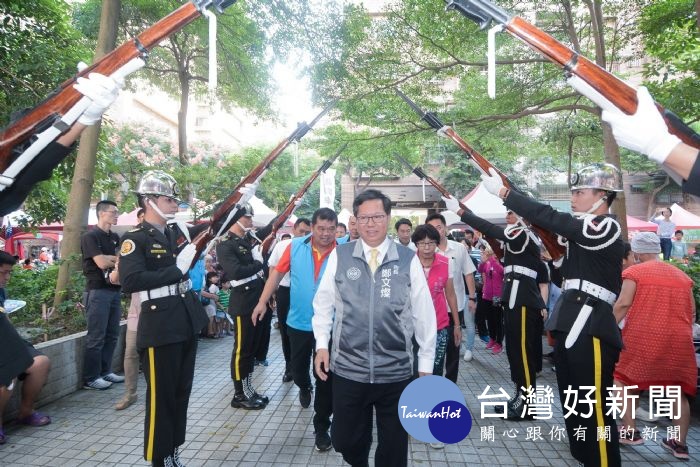 桃園市長鄭文燦,出席2018桃園眷村文化節—自立社區主題活動開幕升旗及踩街