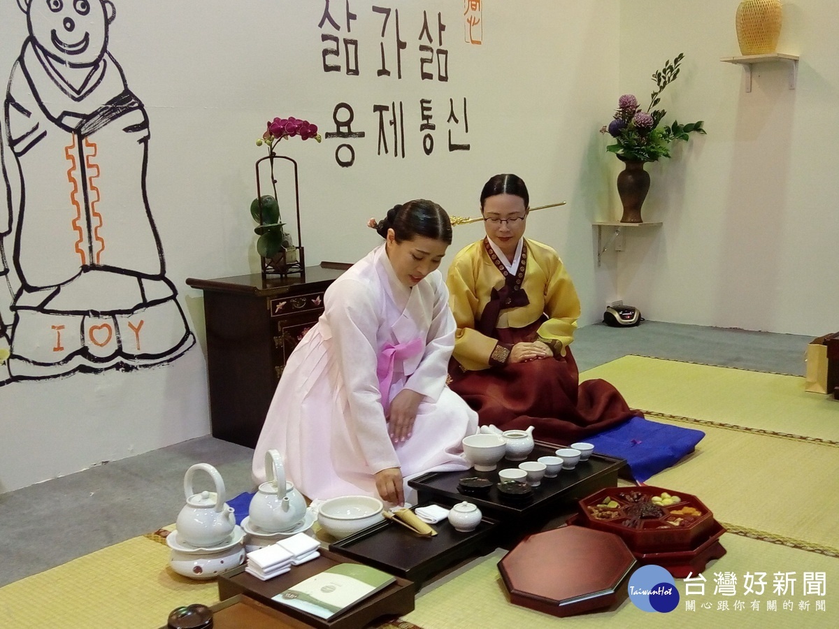 國際茶席館中有日韓印度波斯等國茶席。(記者扶小萍攝)