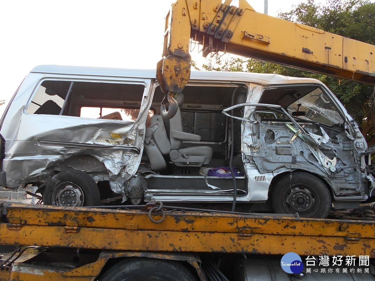 中山高王田路段9車連環撞 警車放交通錐也被追撞