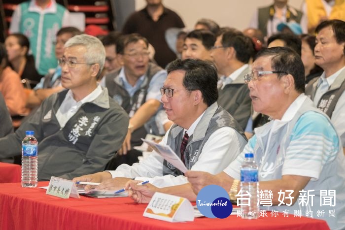 桃園市長鄭文燦前往大園老人文康綜合活動中心,主持「桃園市大園區市政說明會」。