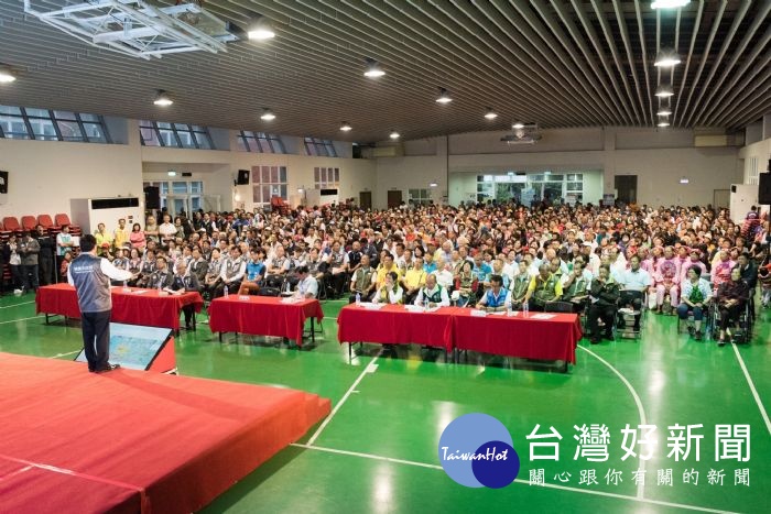 桃園市長鄭文燦前往大園老人文康綜合活動中心,主持「桃園市大園區市政說明會」。