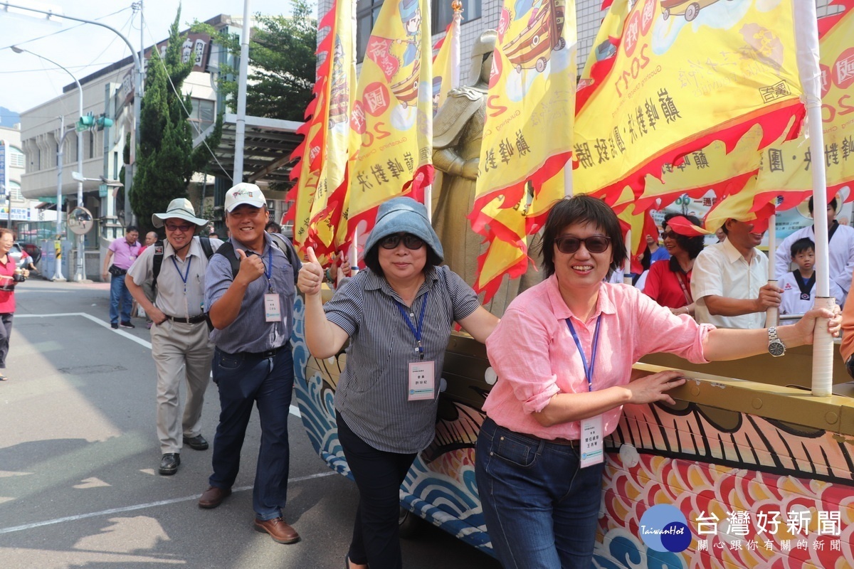 全國社區選拔小組參與地方特色活動。（社會及勞動處提供）