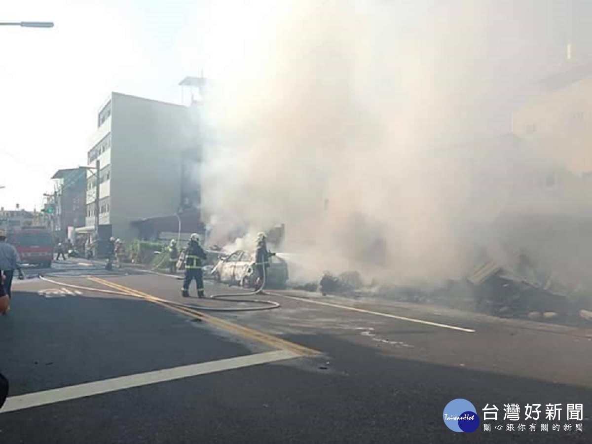 社頭鄉民宅發生火警 民眾燒雜草波及鄰近空屋三部自小客車