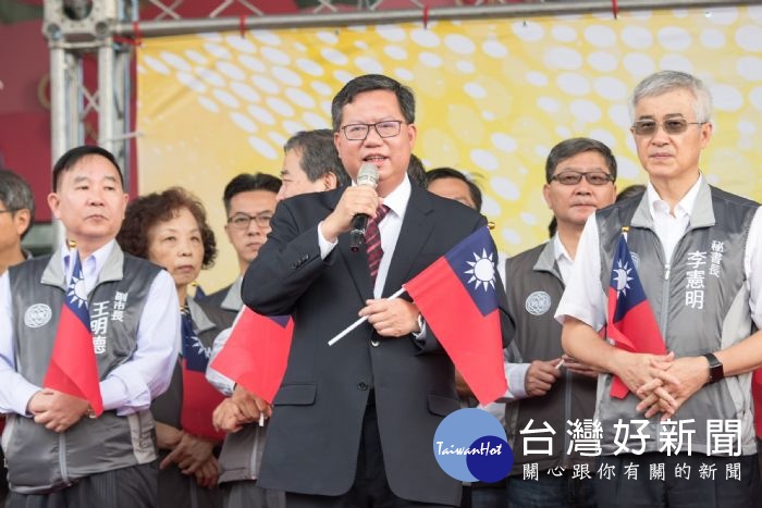 鄭市長表示,國慶是國家生日,代表珍惜民主的價值,在任何議題上也都尊重不同意見的表達,並用民主方式解決問題。
